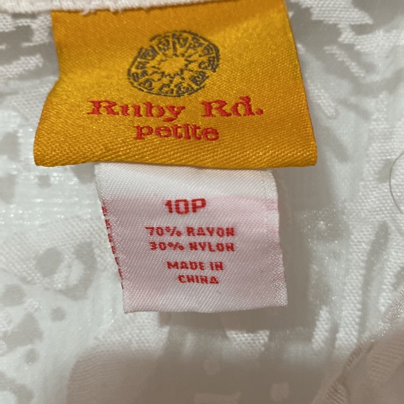 Ruby Road 10 petite white sheer lace/like blouse.  Rayon/nylon - Picture 2 of 5